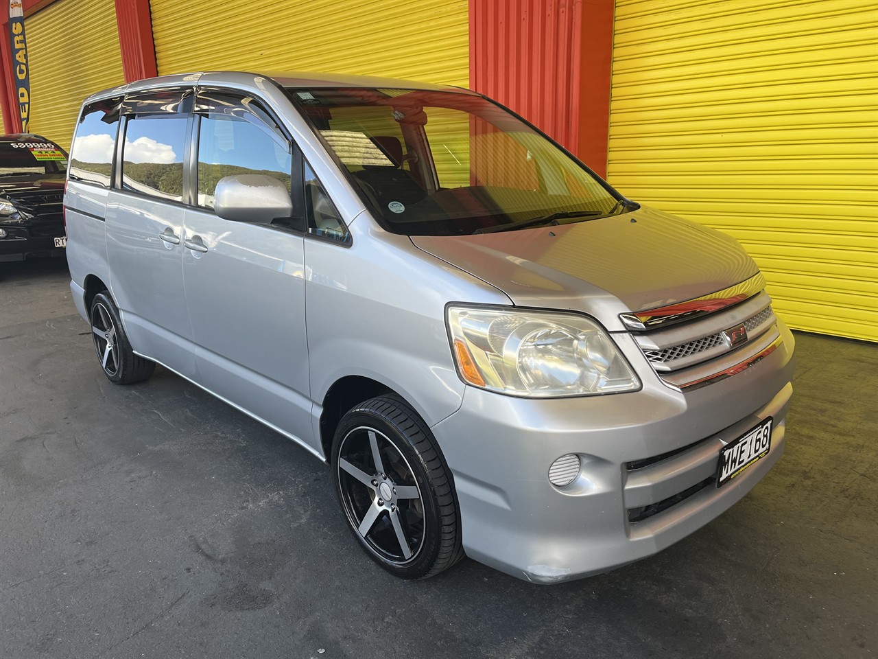 2005 Toyota noah