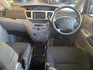 2005 Toyota noah - Thumbnail