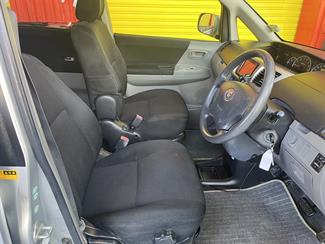2005 Toyota noah - Thumbnail