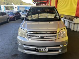 2005 Toyota noah - Thumbnail