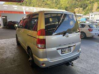 2005 Toyota noah - Thumbnail