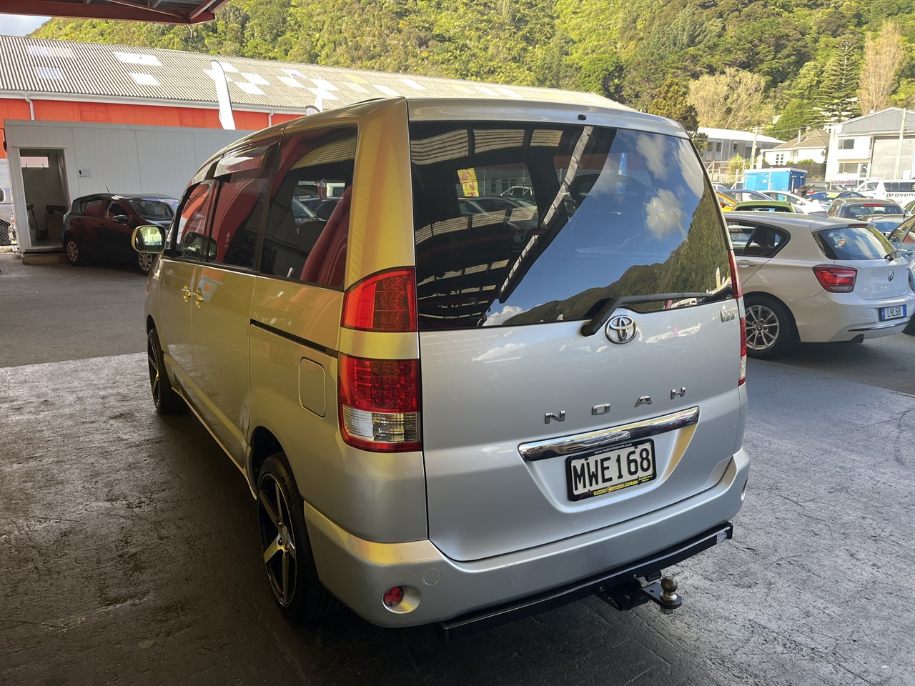 2005 Toyota noah