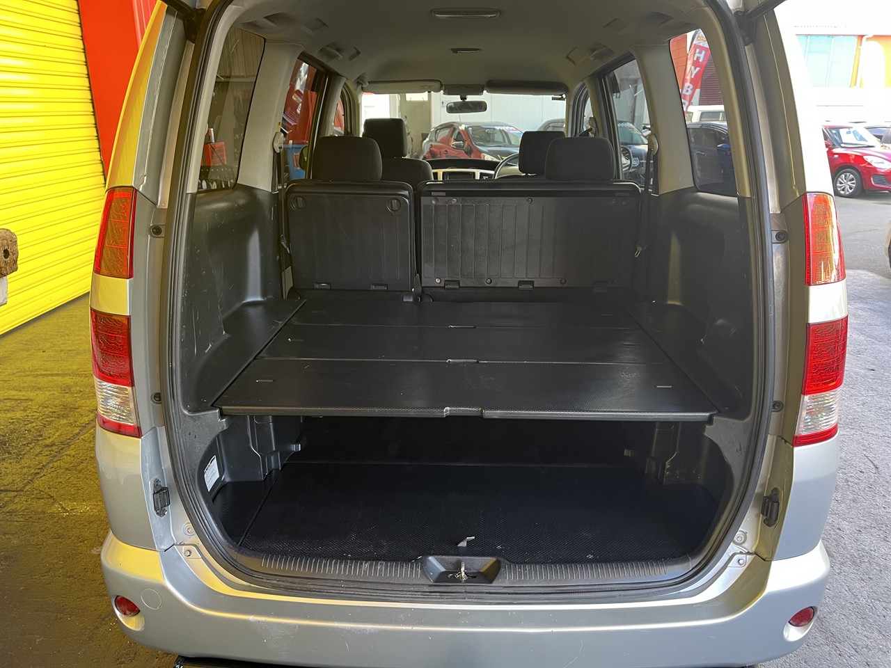 2005 Toyota noah