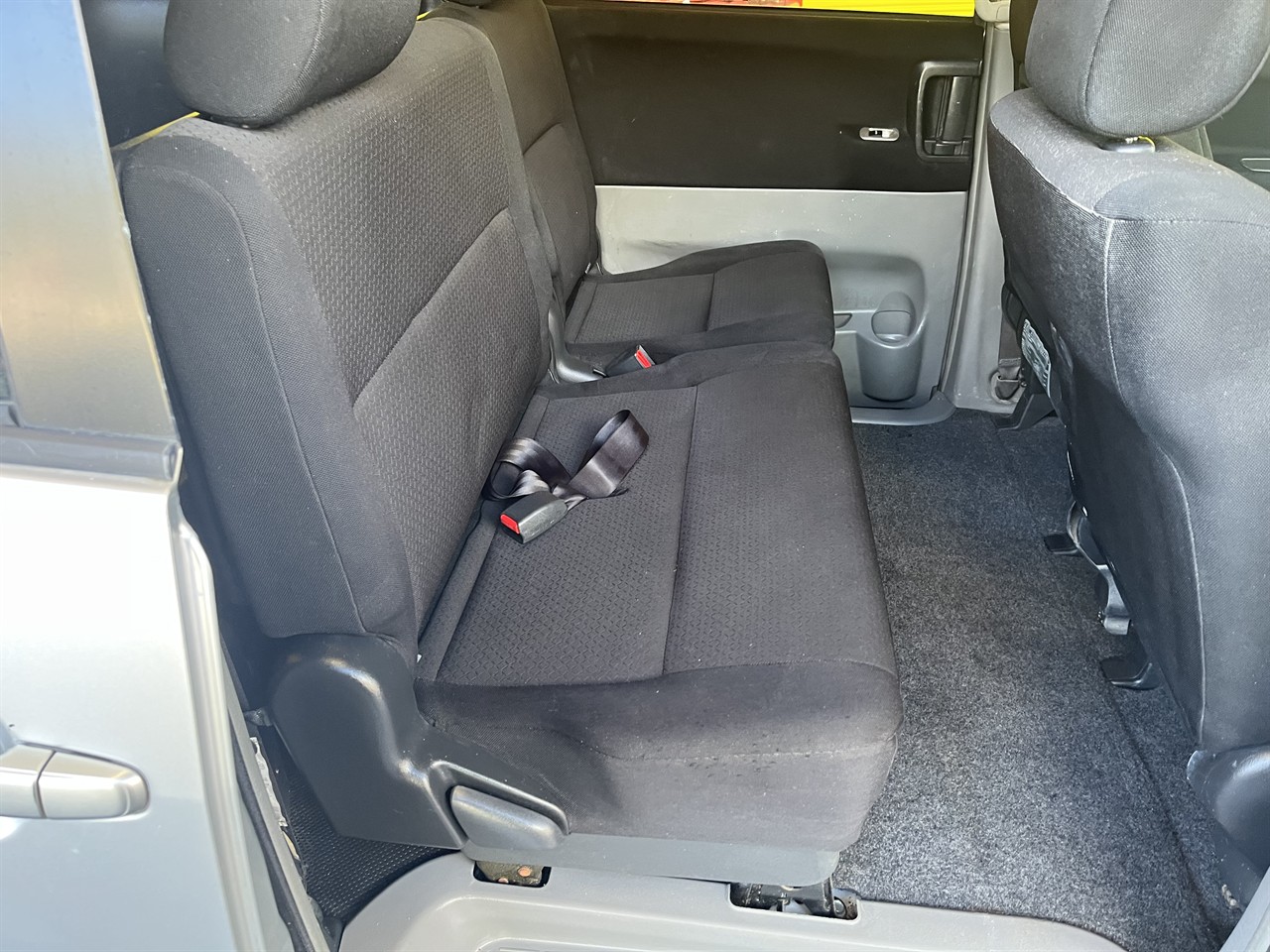 2005 Toyota noah