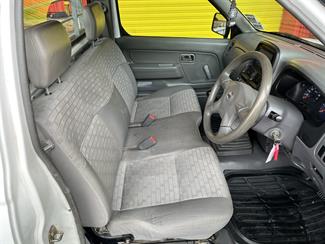 2013 Nissan Navara - Thumbnail