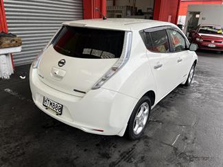 2013 Nissan LEAF - Thumbnail