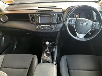 2018 Toyota RAV4 - Thumbnail