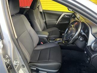 2018 Toyota RAV4 - Thumbnail