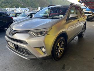 2018 Toyota RAV4 - Thumbnail