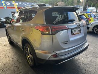 2018 Toyota RAV4 - Thumbnail