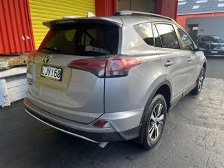 2018 Toyota RAV4 - Thumbnail
