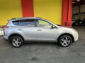 2018 Toyota RAV4 - Thumbnail