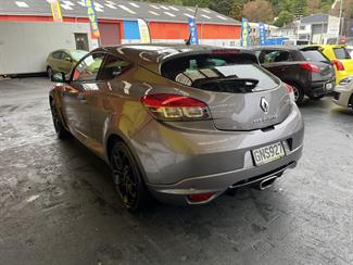 2012 Renault Megane - Thumbnail
