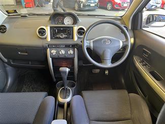 2004 Toyota IST - Thumbnail