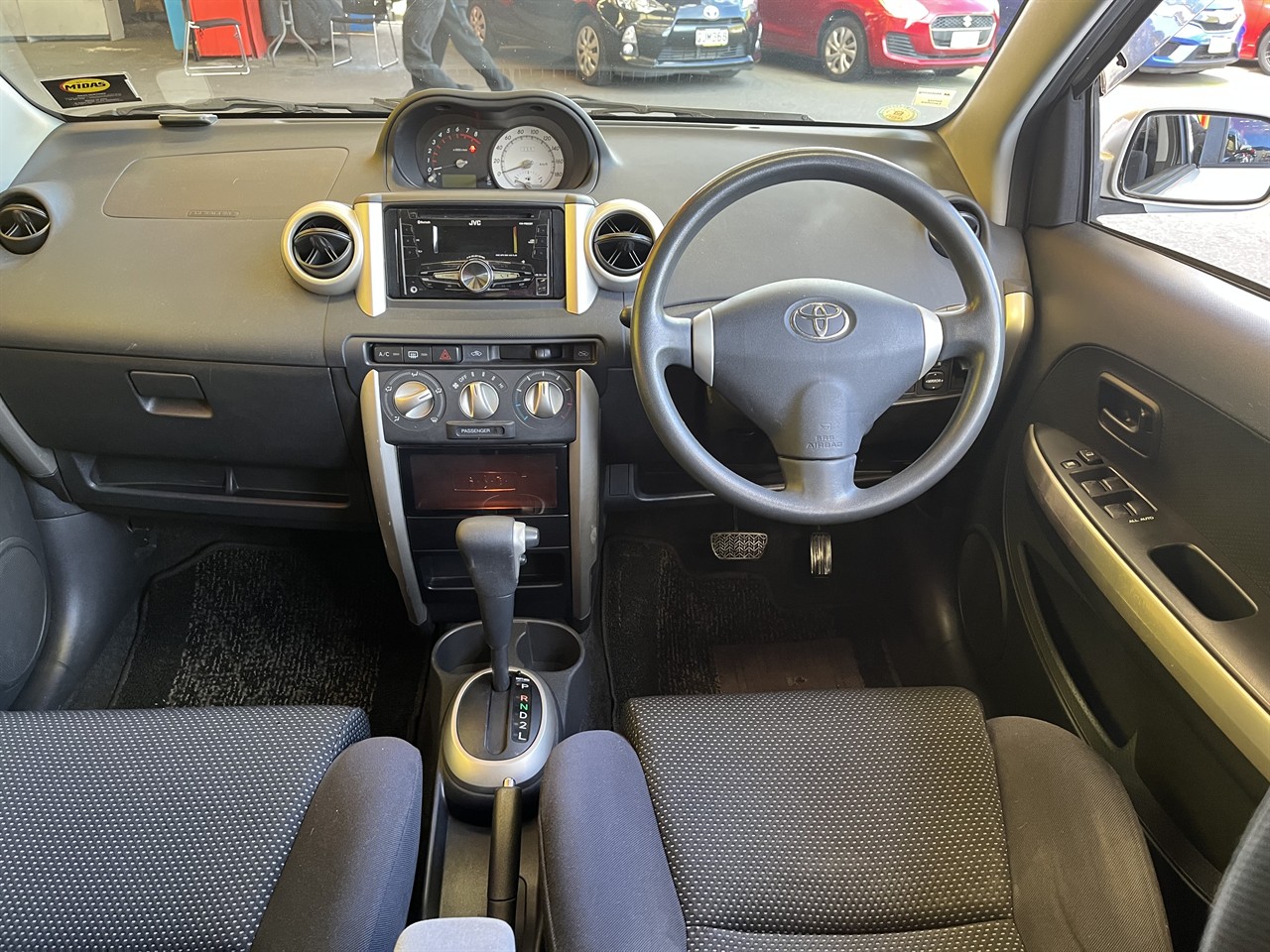 2004 Toyota IST