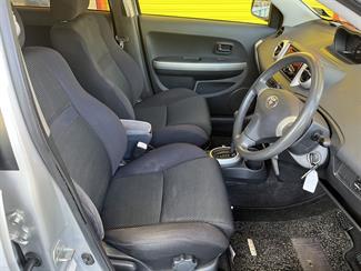2004 Toyota IST - Thumbnail