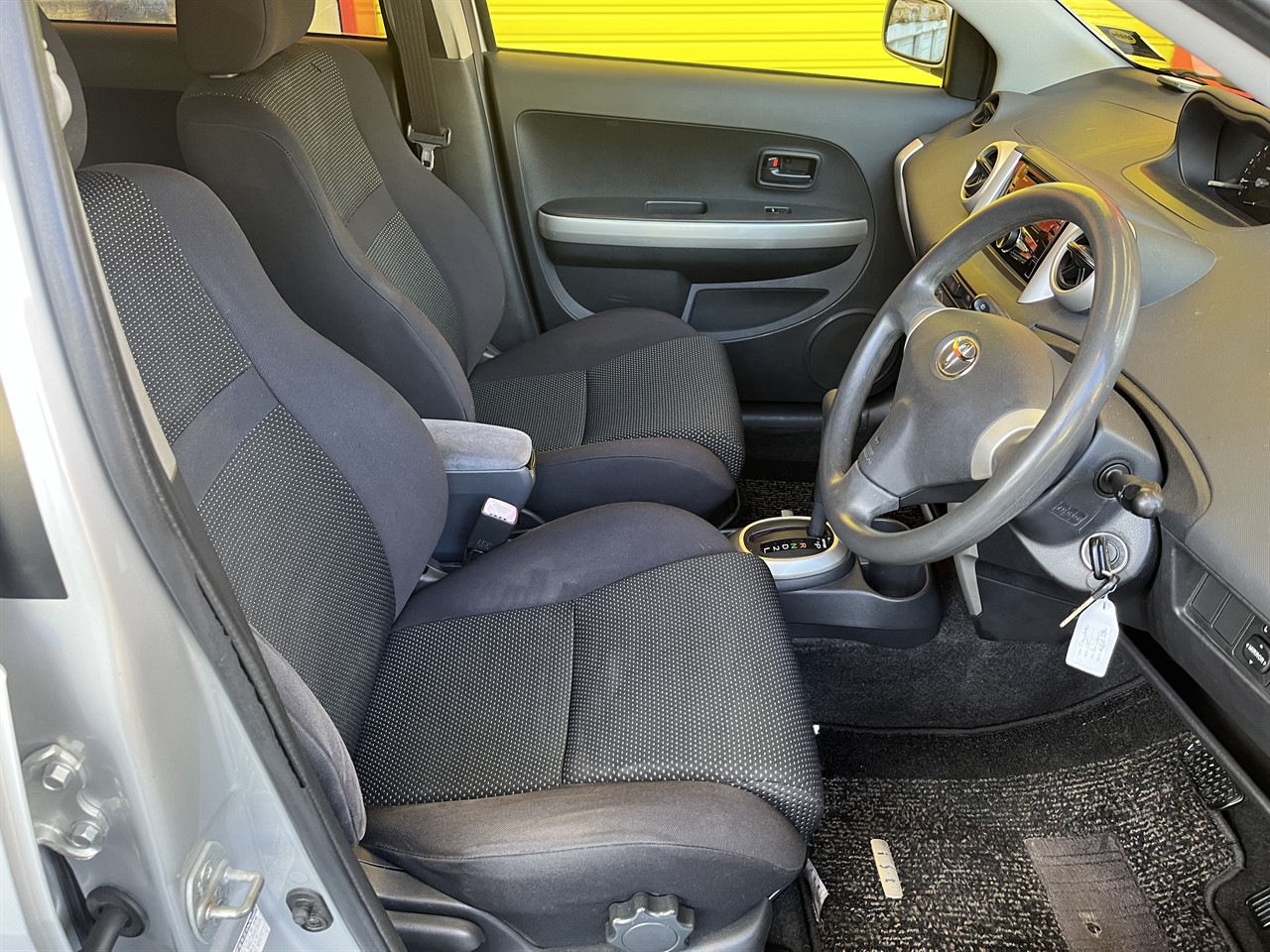 2004 Toyota IST