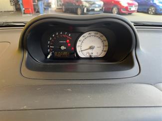 2004 Toyota IST - Thumbnail