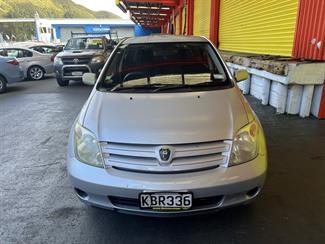 2004 Toyota IST - Thumbnail