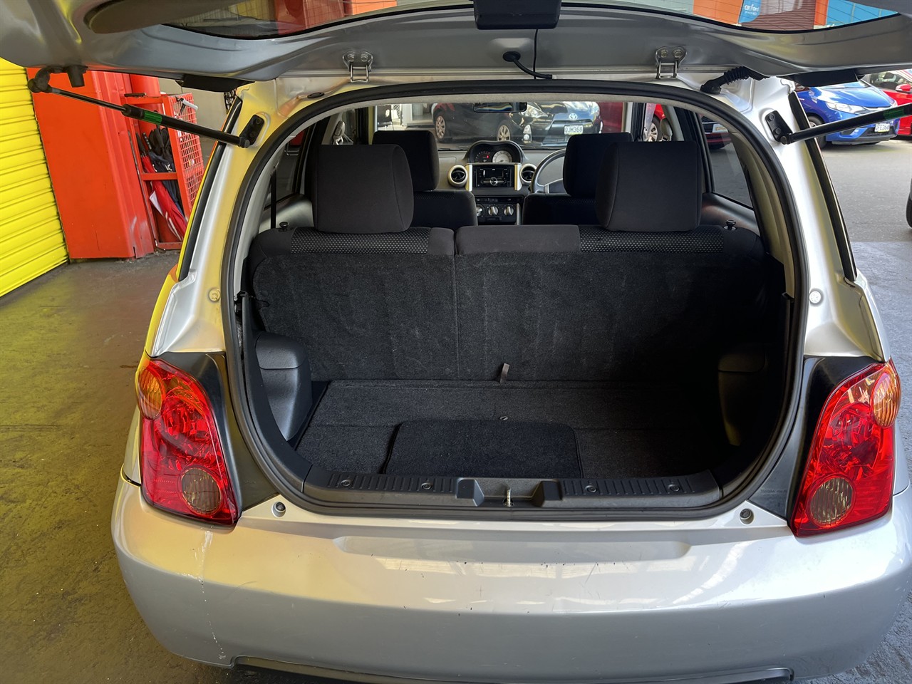 2004 Toyota IST