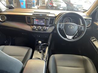 2016 Toyota RAV4 - Thumbnail