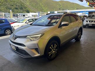 2016 Toyota RAV4 - Thumbnail