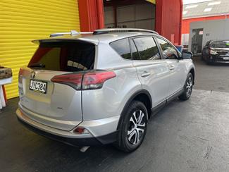 2016 Toyota RAV4 - Thumbnail