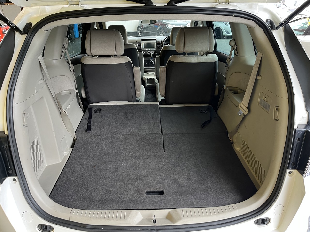 2006 Mazda MPV