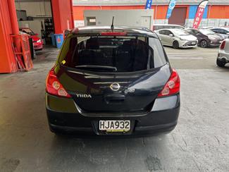 2004 Nissan Tiida - Thumbnail