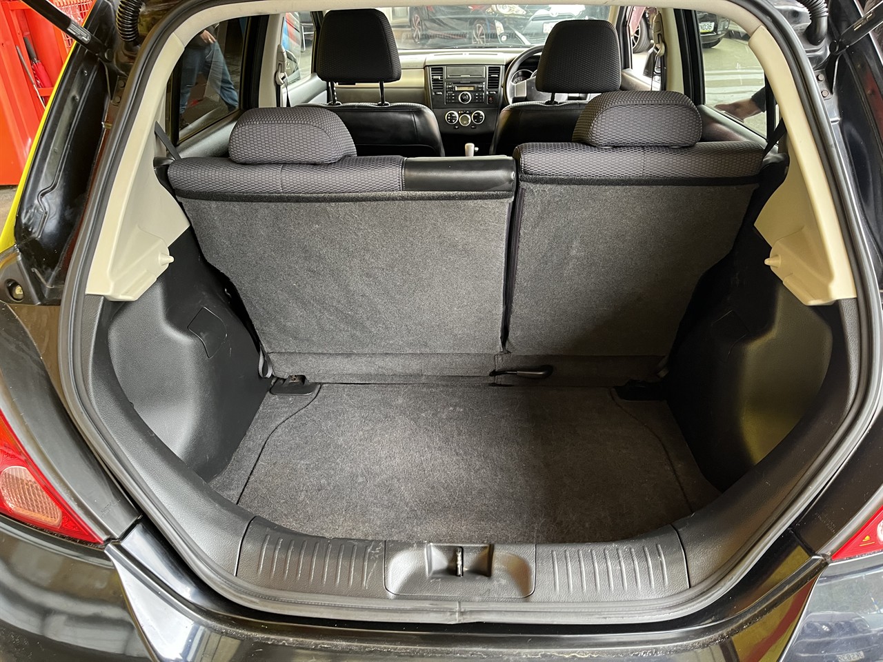 2004 Nissan Tiida
