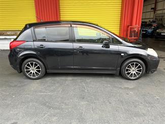 2004 Nissan Tiida - Thumbnail