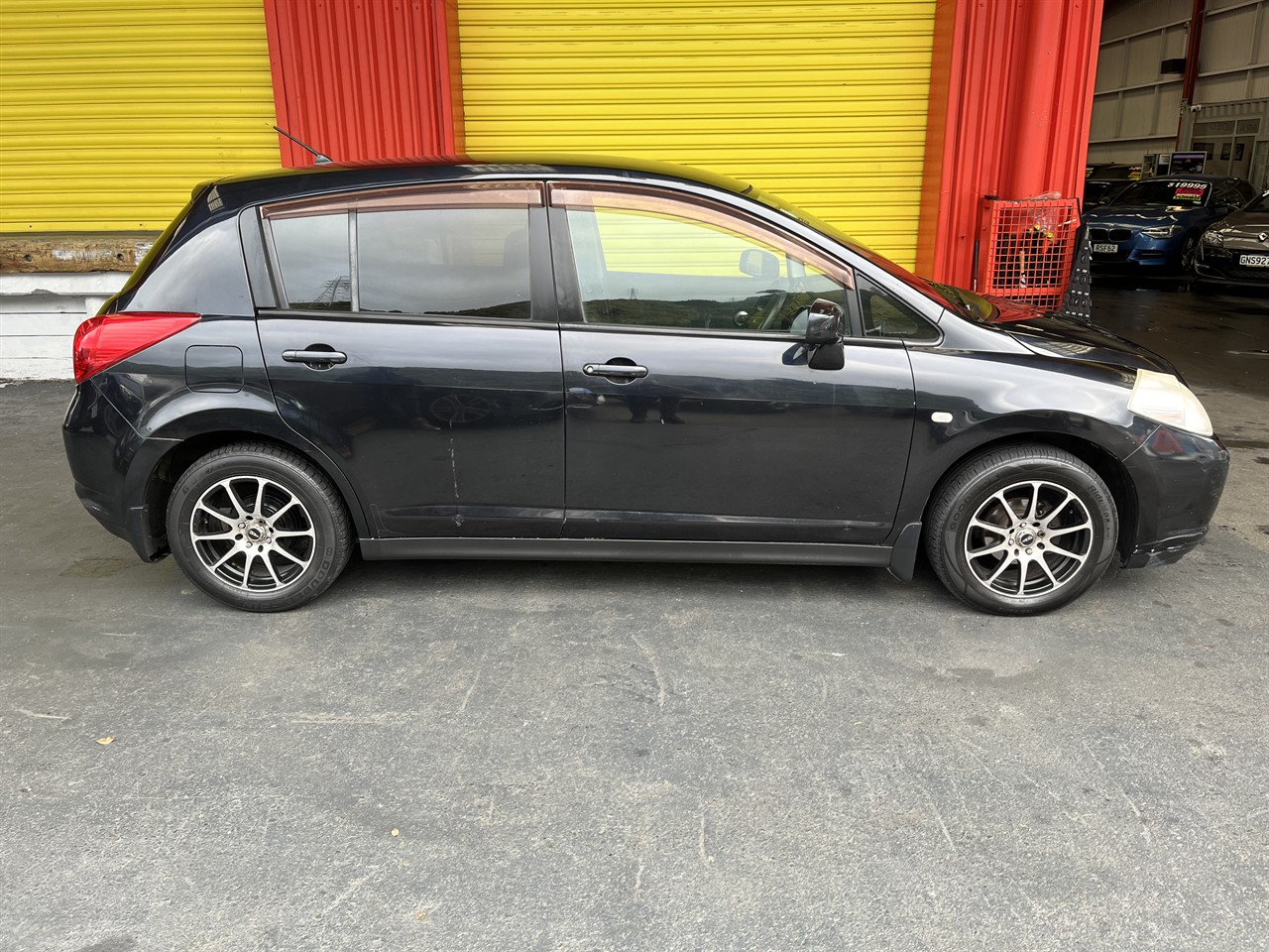 2004 Nissan Tiida