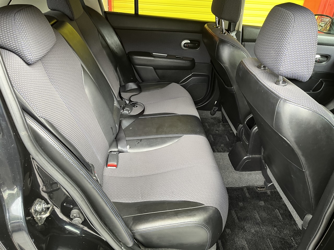 2004 Nissan Tiida