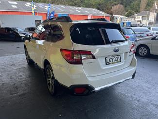 2018 Subaru Outback - Thumbnail