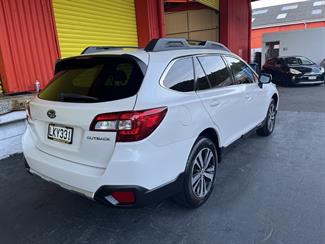 2018 Subaru Outback - Thumbnail