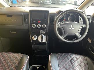 2016 Mitsubishi DELICA - Thumbnail