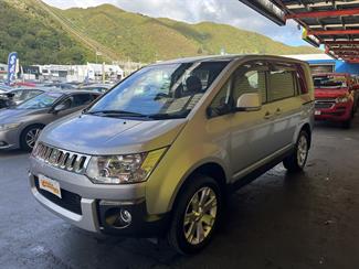 2016 Mitsubishi DELICA - Thumbnail