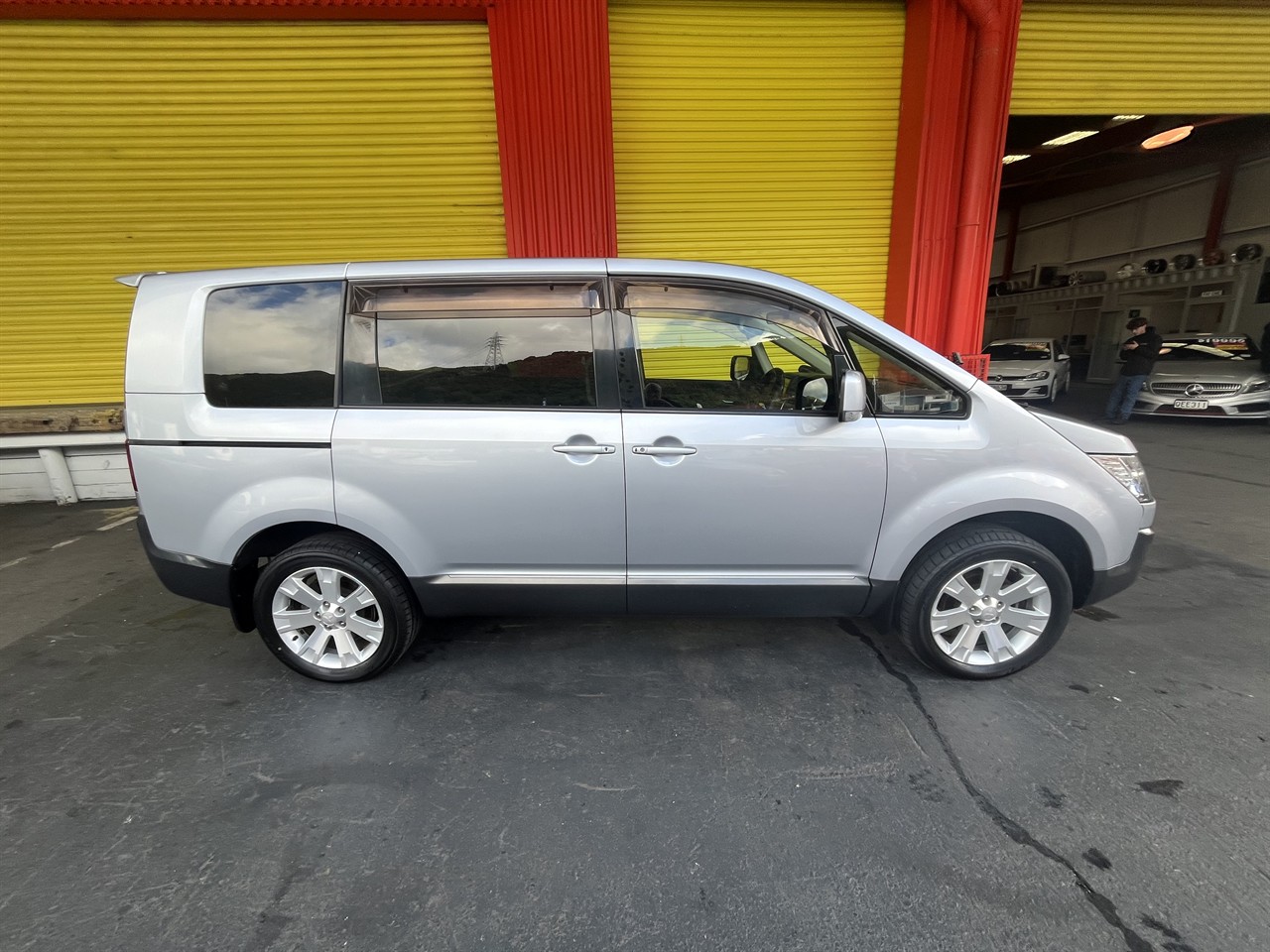 2016 Mitsubishi DELICA