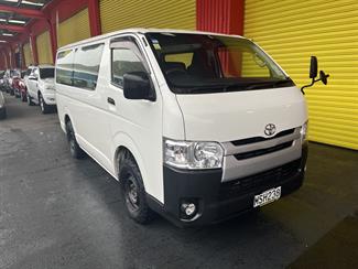 2016 Toyota REGIUS - Thumbnail