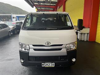 2016 Toyota REGIUS - Thumbnail