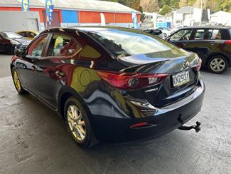 2017 Mazda MAZDA3 - Thumbnail