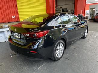 2017 Mazda MAZDA3 - Thumbnail