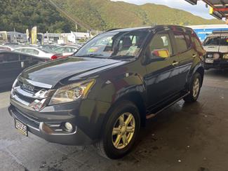 2016 Isuzu Mu-X - Thumbnail