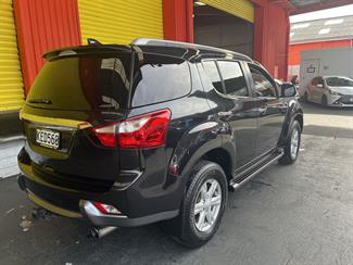 2016 Isuzu Mu-X - Thumbnail