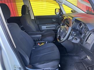 2016 Mitsubishi DELICA - Thumbnail