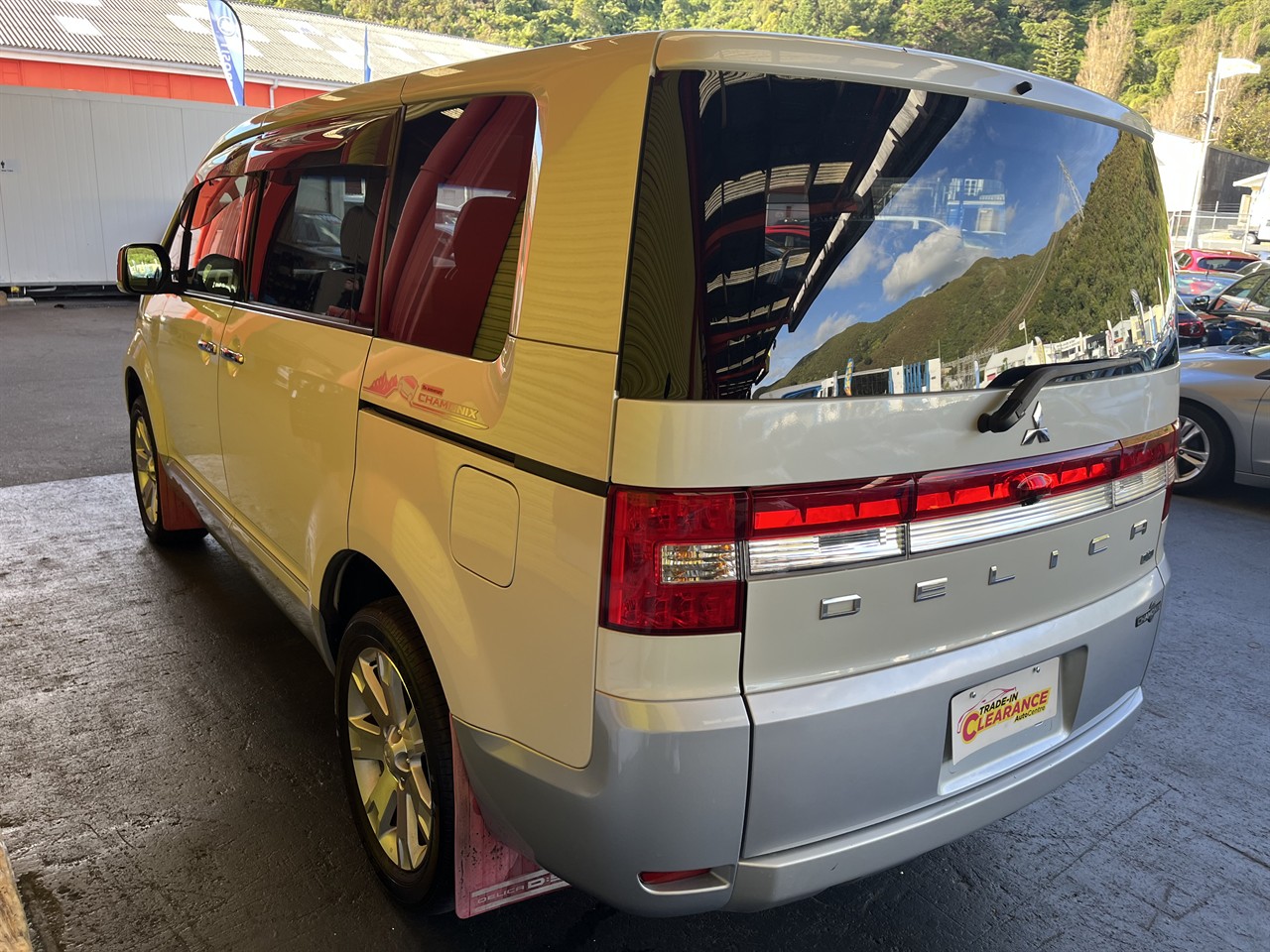 2016 Mitsubishi DELICA