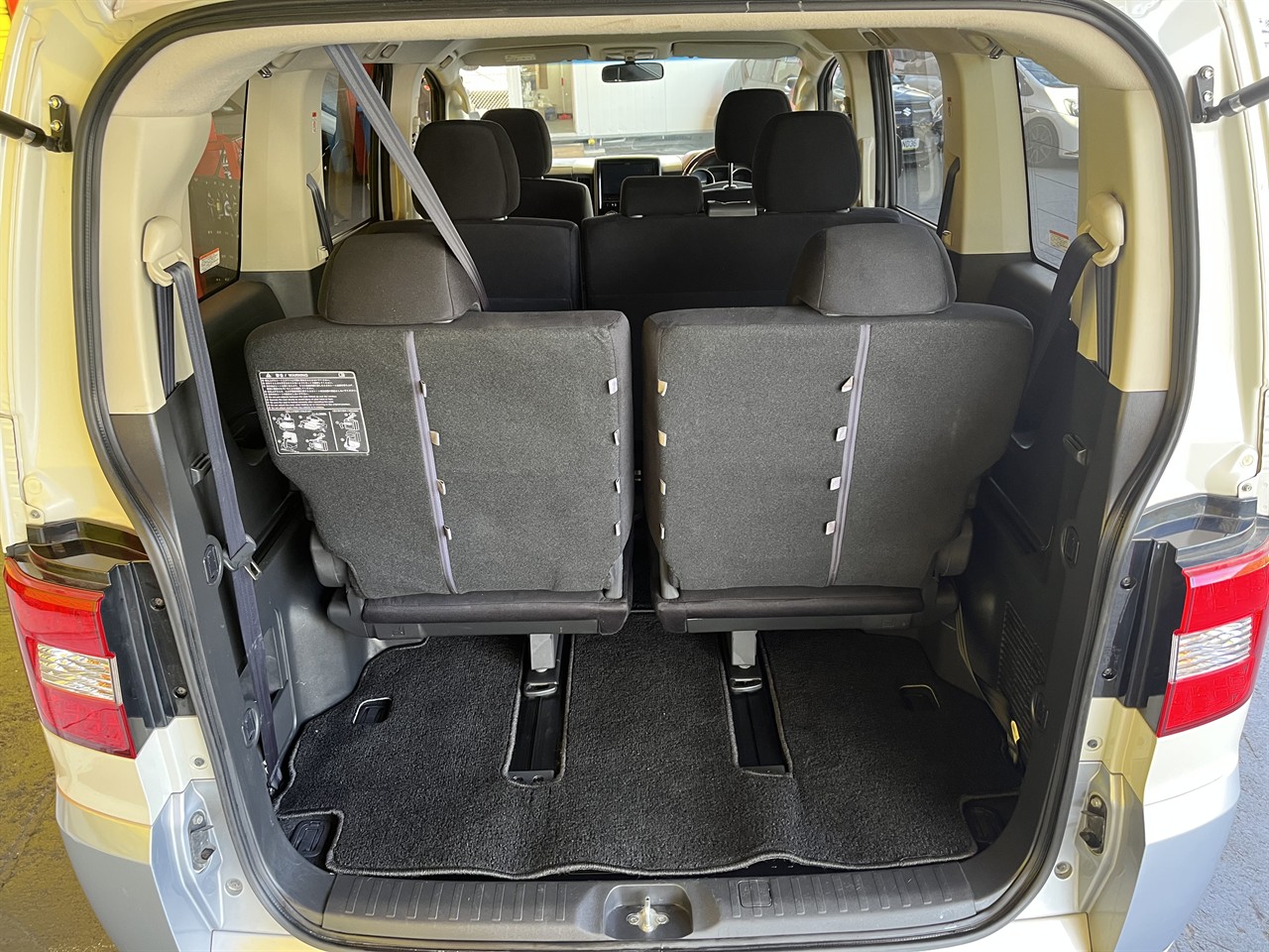 2016 Mitsubishi DELICA