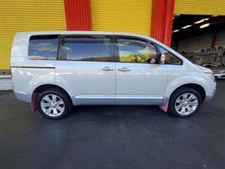 2016 Mitsubishi DELICA - Thumbnail