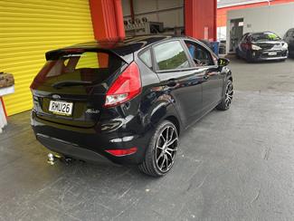 2016 Ford Fiesta - Thumbnail