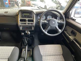 2011 Nissan Navara - Thumbnail